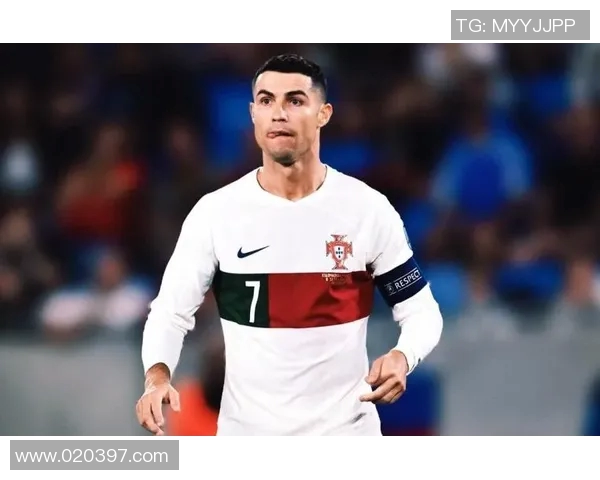 超级对决引爆全场焦点C罗巅峰之战成为球迷最期待看点 超级对决引爆全场焦点C罗巅峰之战成为球迷最期待看点